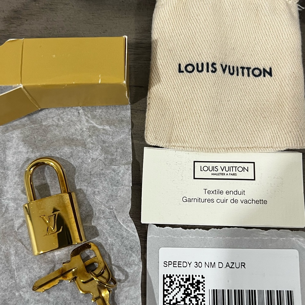 Louis Vuitton LOCK & KEYS. #308. Never used.